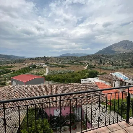 Sunny House At Ancient Mycenae, Close To Nafplio! Apartmán *